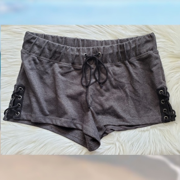 derek heart shorts